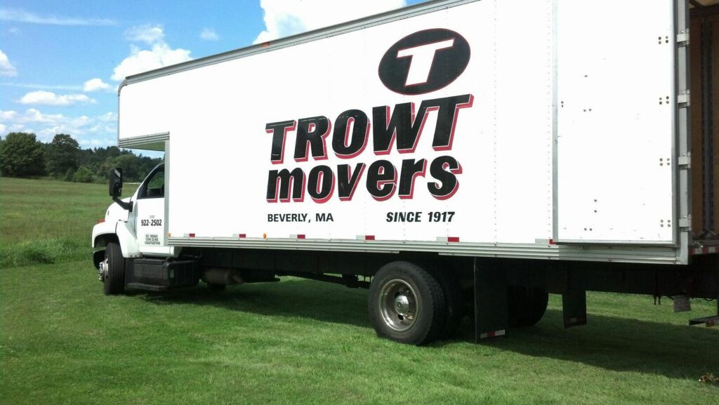 Trowt Movers logo